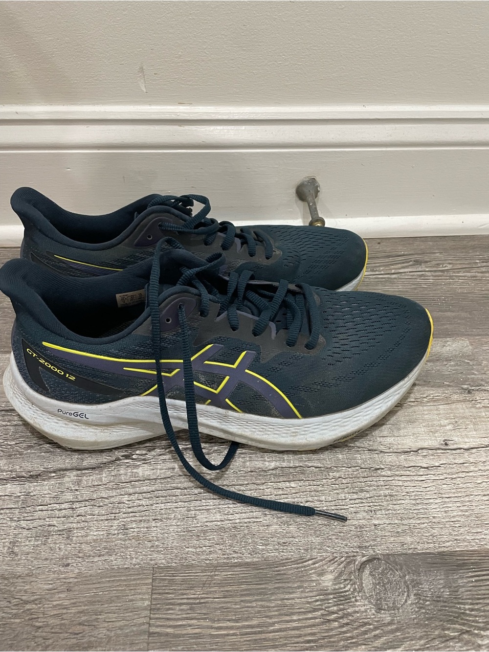 Asics GT-2000 12 Men’s Running Shoes - size 10 Navy with Yellow Accents